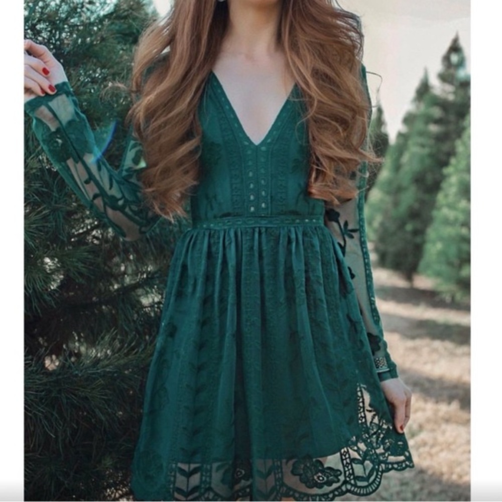 🪷NWOT Green Socialite Lace Overlay Dress 🪷
